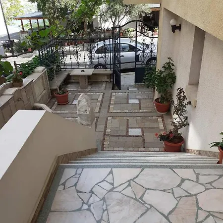 Rakovina بيت ضيافة سوزوبول